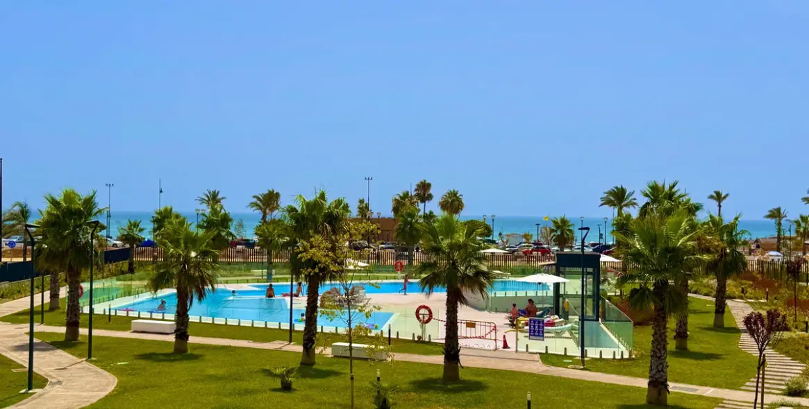 Venta de apartamento en planta media en Torremolinos 2