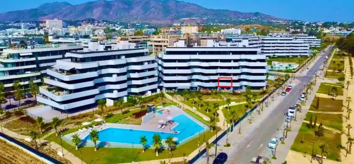 Venta de apartamento en planta media en Torremolinos 2