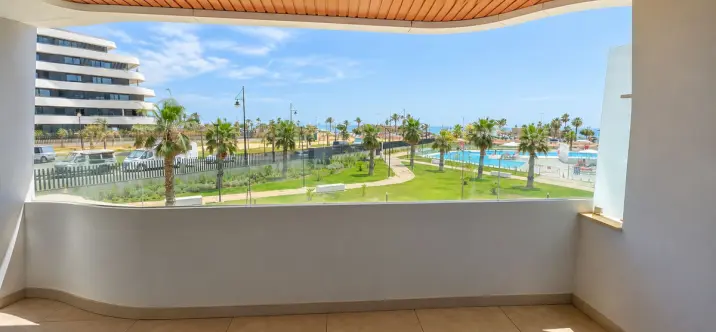 Venta de apartamento en planta media en Torremolinos 3