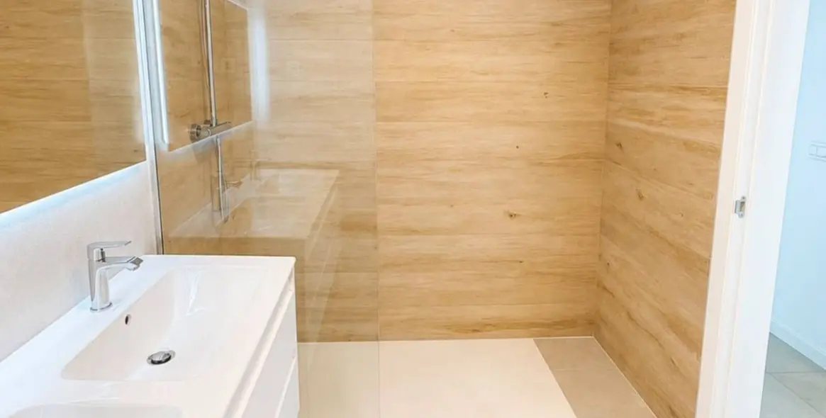 Venta de apartamento en planta media en Torremolinos 25
