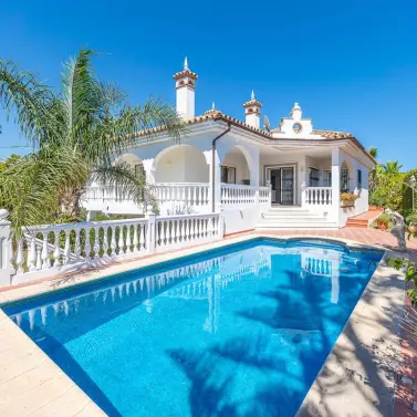 Venta de villa independiente en El Chaparral