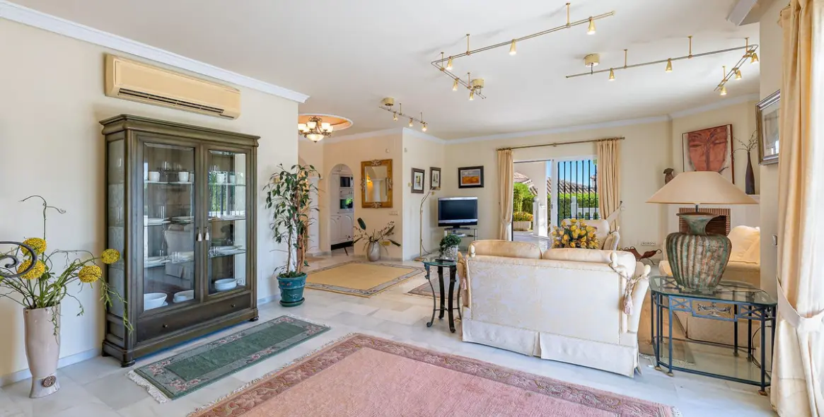 Venta de villa independiente en El Chaparral 14