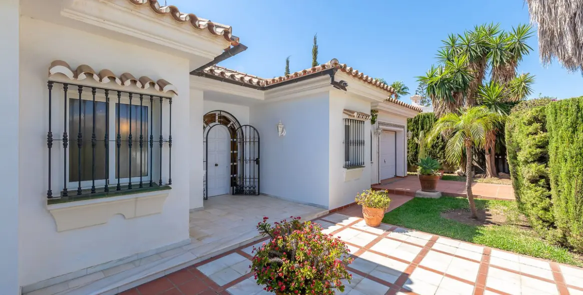 Venta de villa independiente en El Chaparral 17
