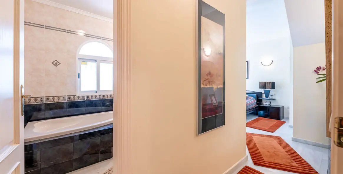 Venta de villa independiente en El Chaparral 32