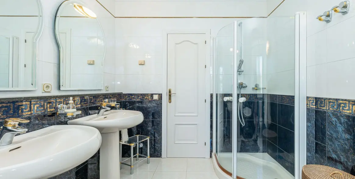 Venta de villa independiente en El Chaparral 33