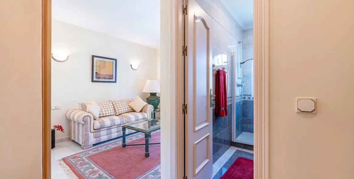 Venta de villa independiente en El Chaparral 36