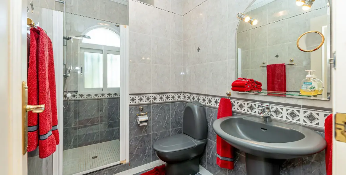 Venta de villa independiente en El Chaparral 38