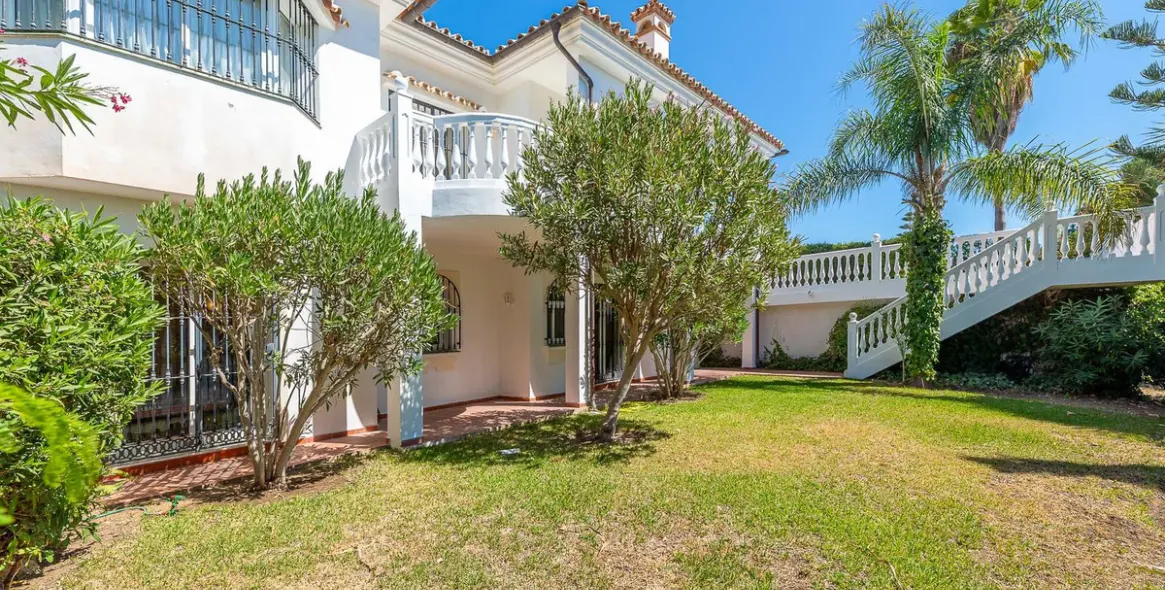 Venta de villa independiente en El Chaparral 40