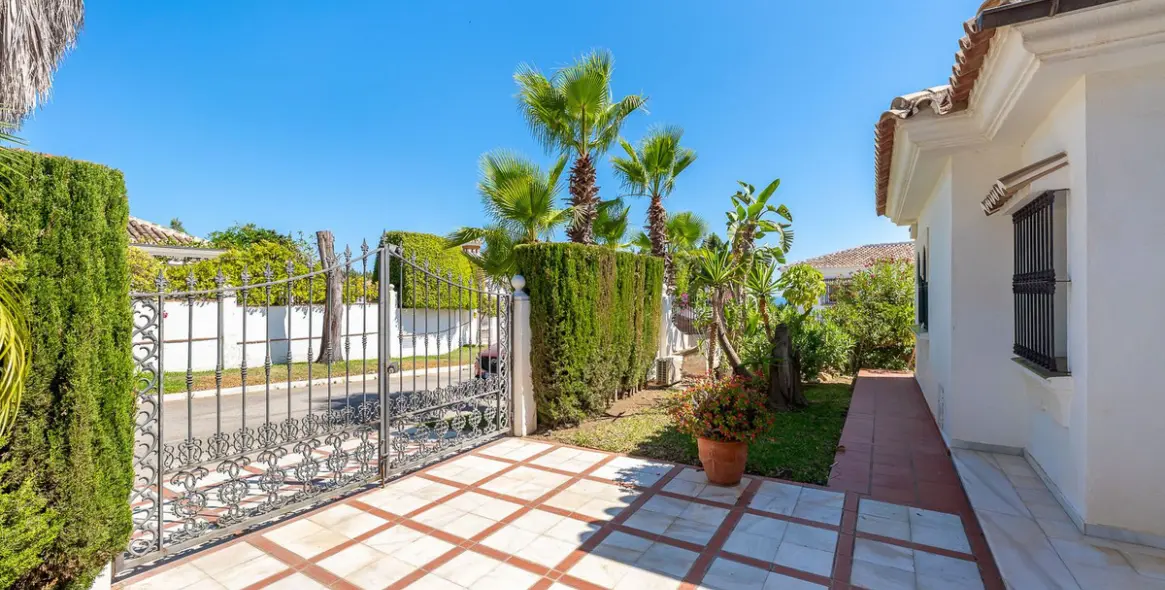 Venta de villa independiente en El Chaparral 43