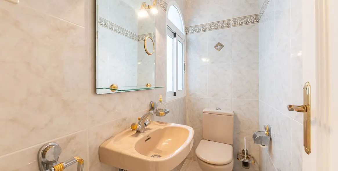 Venta de villa independiente en El Chaparral 44