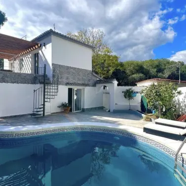 Venta de villa independiente en Elviria