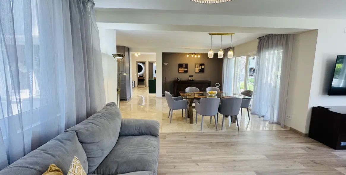 Продажа  отдельно стоящей виллы в Elviria 4