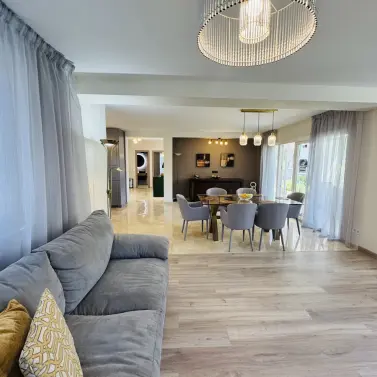 Venta de villa independiente en Elviria