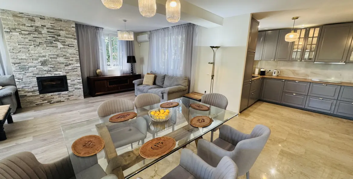 Продажа  отдельно стоящей виллы в Elviria 9
