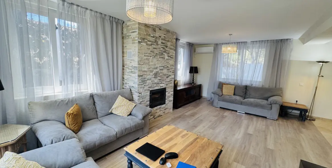 Продажа  отдельно стоящей виллы в Elviria 10