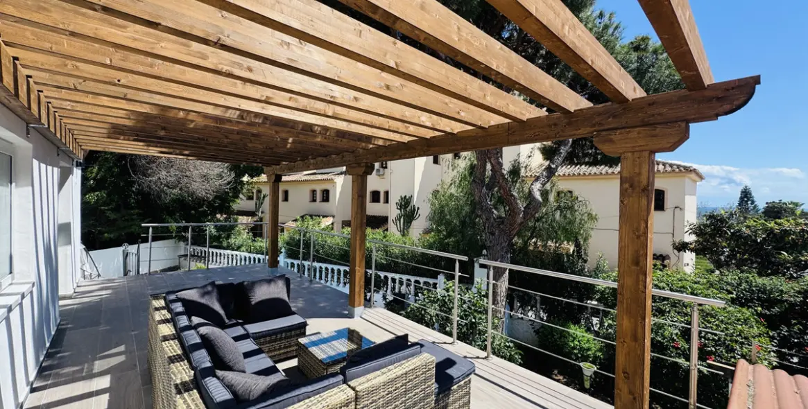 Продажа  отдельно стоящей виллы в Elviria 20