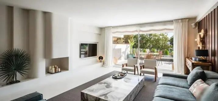 Venta de apartamento en planta media en The Golden Mile 1