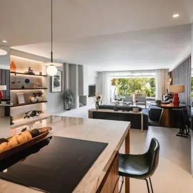 Venta de apartamento en planta media en The Golden Mile
