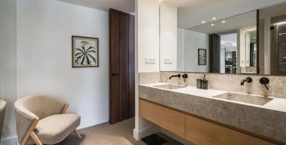 Продажа апартаментов на среднем этаже в The Golden Mile 12