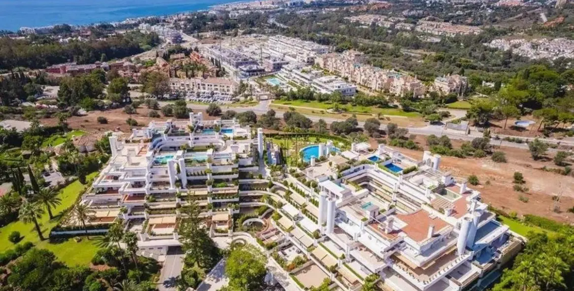 Продажа апартаментов на среднем этаже в The Golden Mile 30