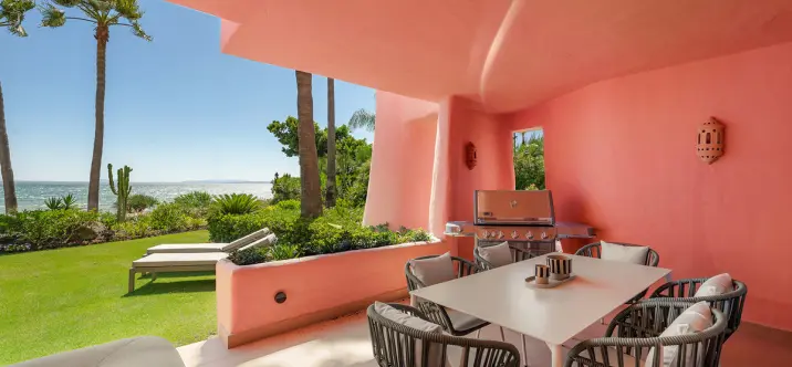 Venta de apartamento en planta baja en Estepona 0