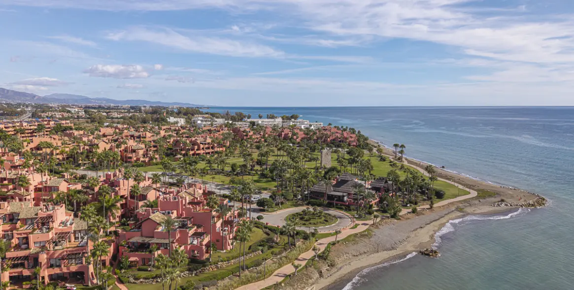 Продажа апартаментов на первом этаже в Estepona 2