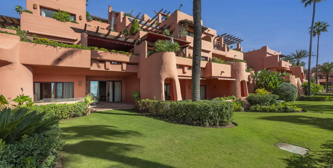 Продажа апартаментов на первом этаже в Estepona 6