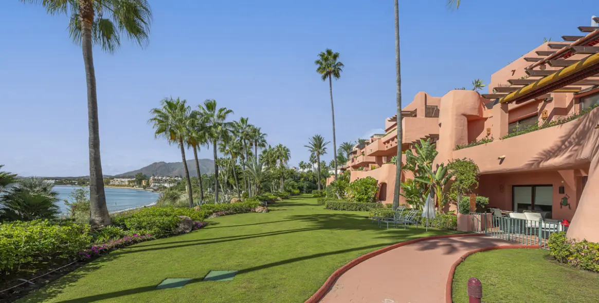 Продажа апартаментов на первом этаже в Estepona 7
