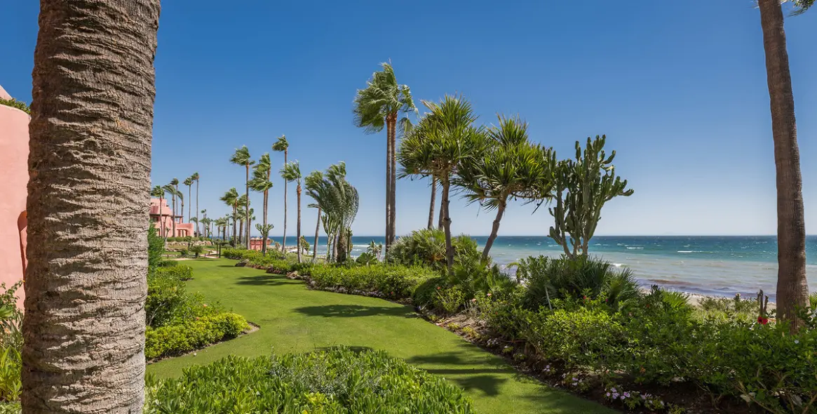 Продажа апартаментов на первом этаже в Estepona 18