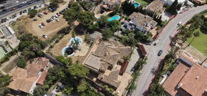 Venta de local comercial en Nueva Andalucía 2