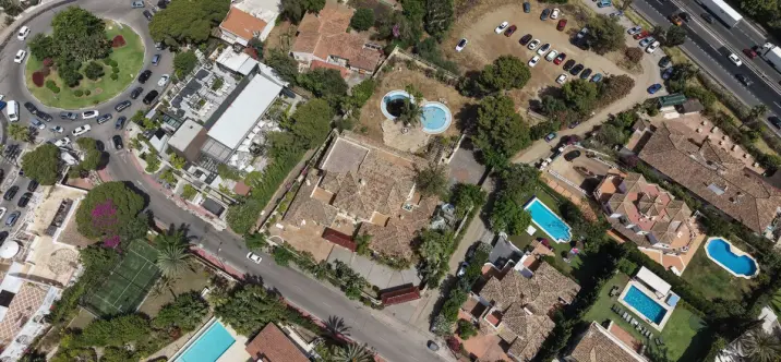 Venta de local comercial en Nueva Andalucía 3