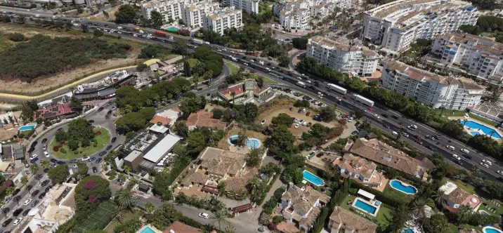 Venta de local comercial en Nueva Andalucía 4