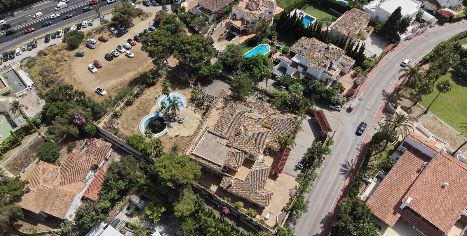 Venta de local comercial en Nueva Andalucía 6