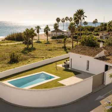 Short-term rent of detached villa in New Golden Mile