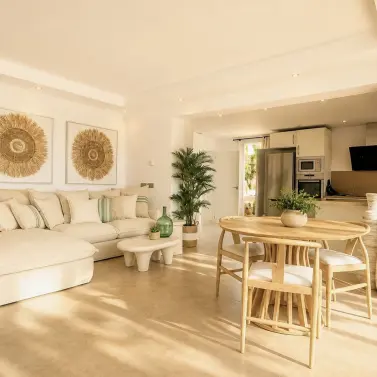 Short-term rent of detached villa in New Golden Mile