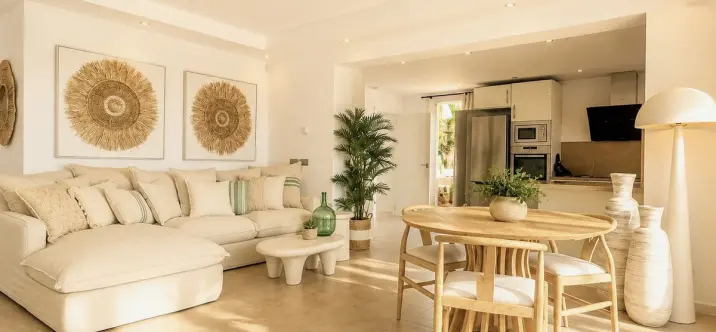 Short-term rent of detached villa in New Golden Mile 4