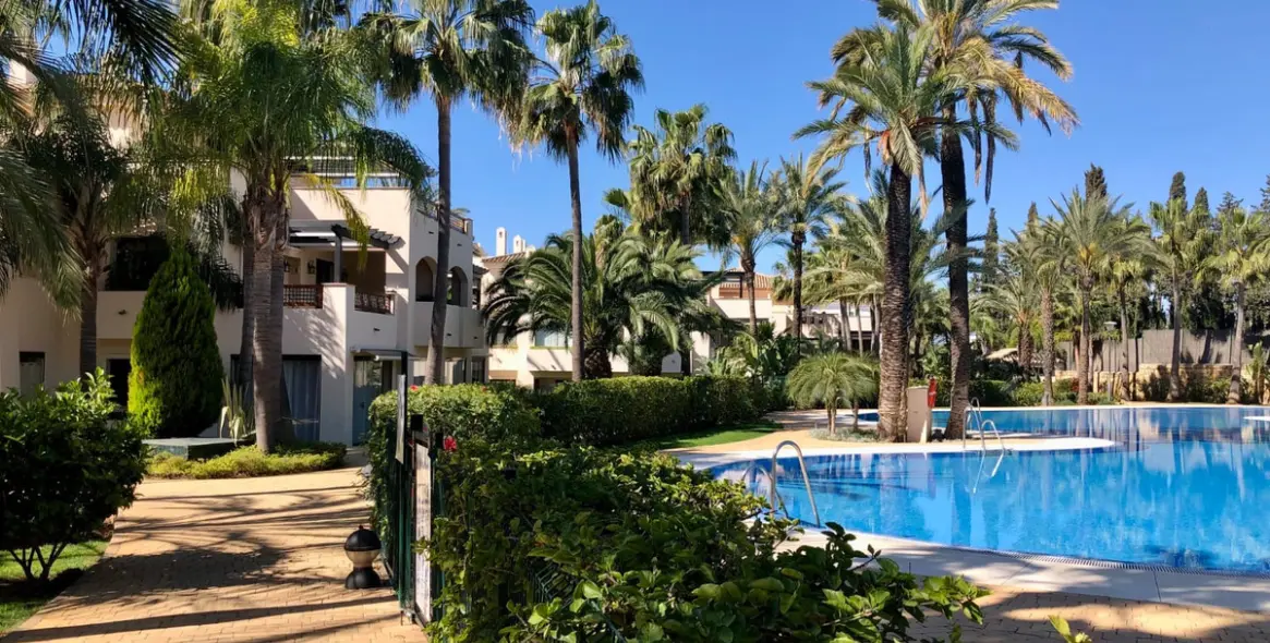 Long-term rent of ground floor apartment in Nueva Andalucía 1