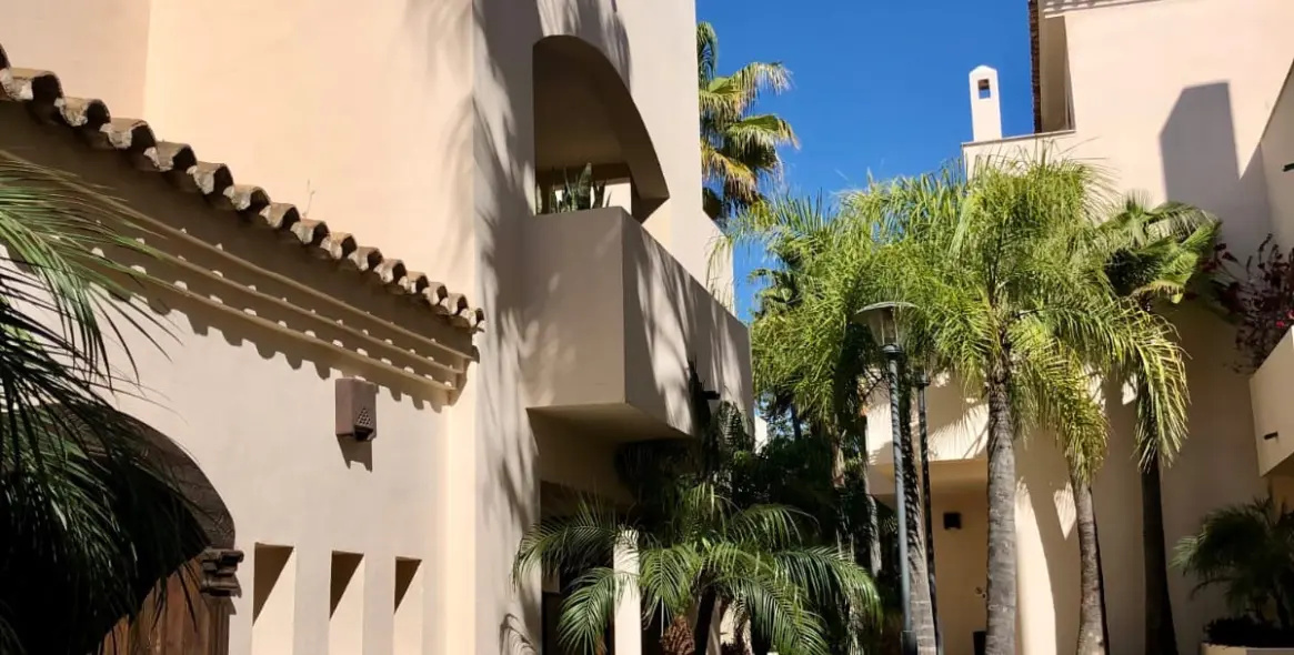 Long-term rent of ground floor apartment in Nueva Andalucía 4