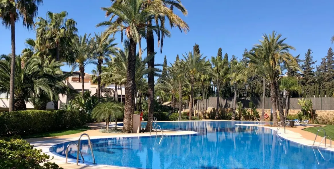 Long-term rent of ground floor apartment in Nueva Andalucía 15