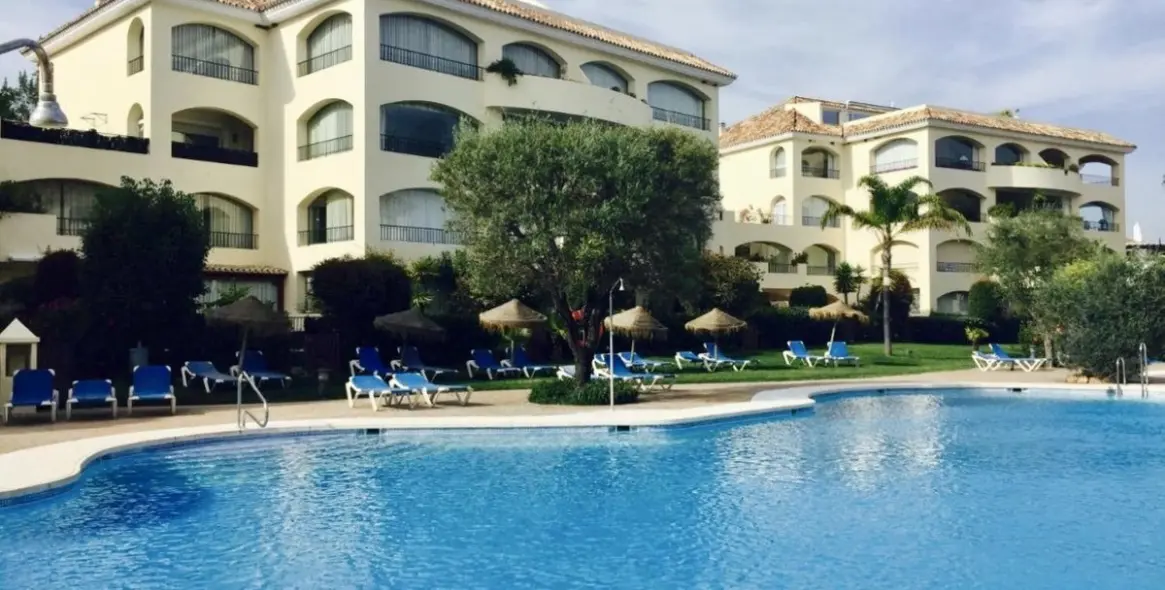 Long-term rent of middle floor apartment in Bahía de Marbella 1