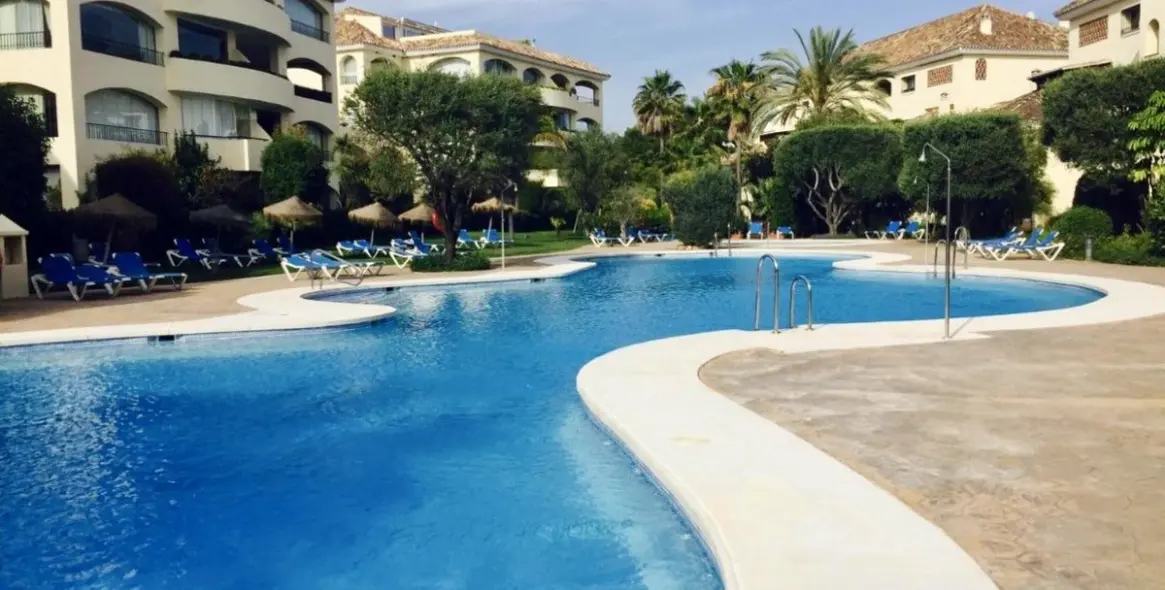 Long-term rent of middle floor apartment in Bahía de Marbella 3