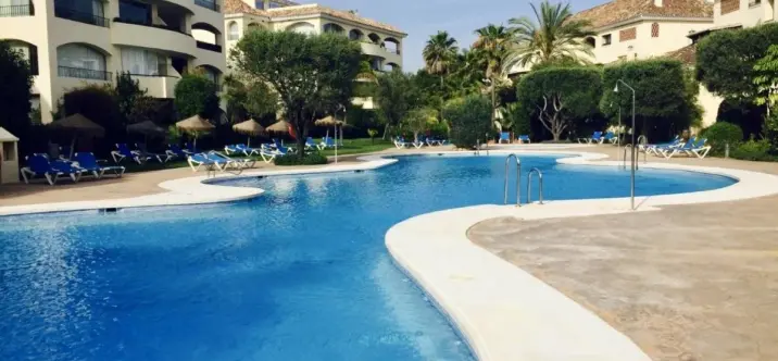 Long-term rent of middle floor apartment in Bahía de Marbella 2