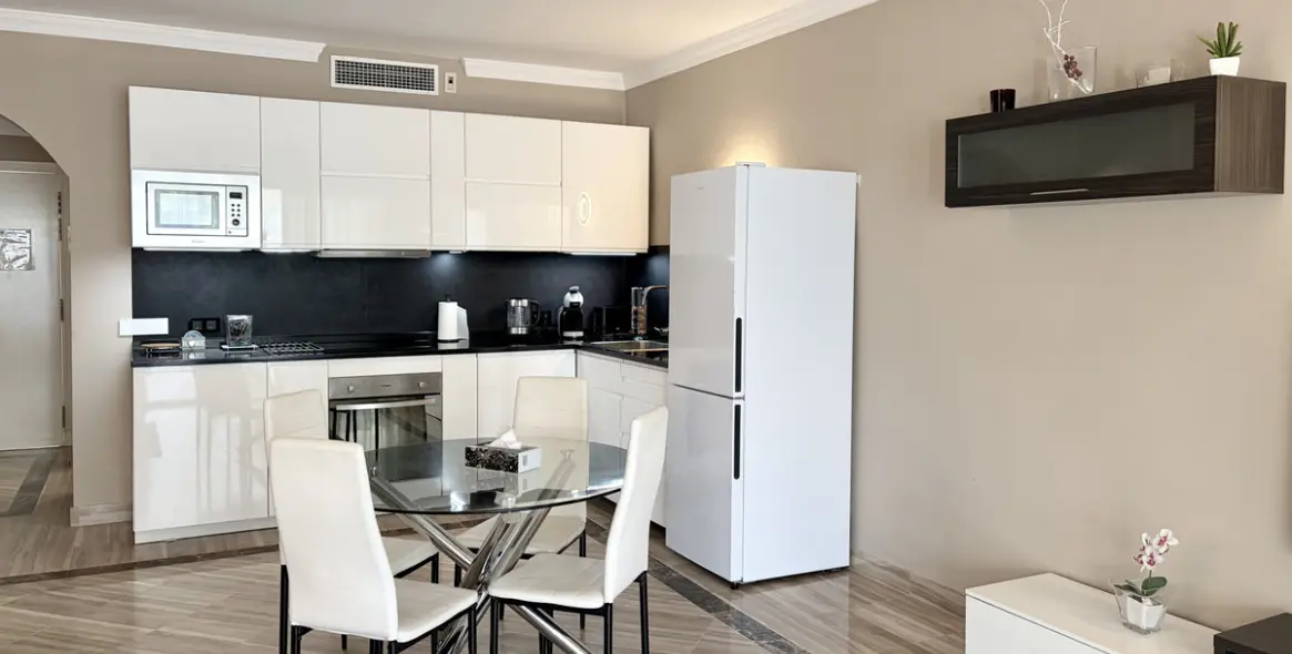 Long-term rent of middle floor apartment in Bahía de Marbella 21