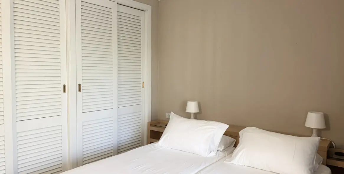 Long-term rent of middle floor apartment in Bahía de Marbella 23