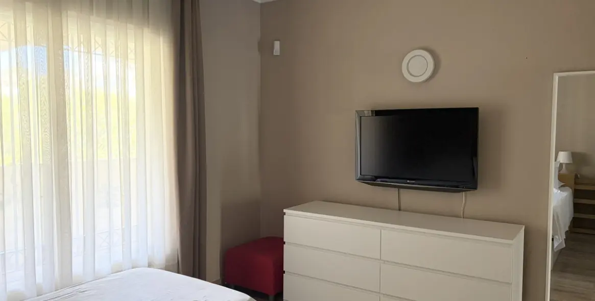 Long-term rent of middle floor apartment in Bahía de Marbella 24