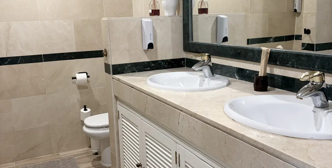 Long-term rent of middle floor apartment in Bahía de Marbella 28