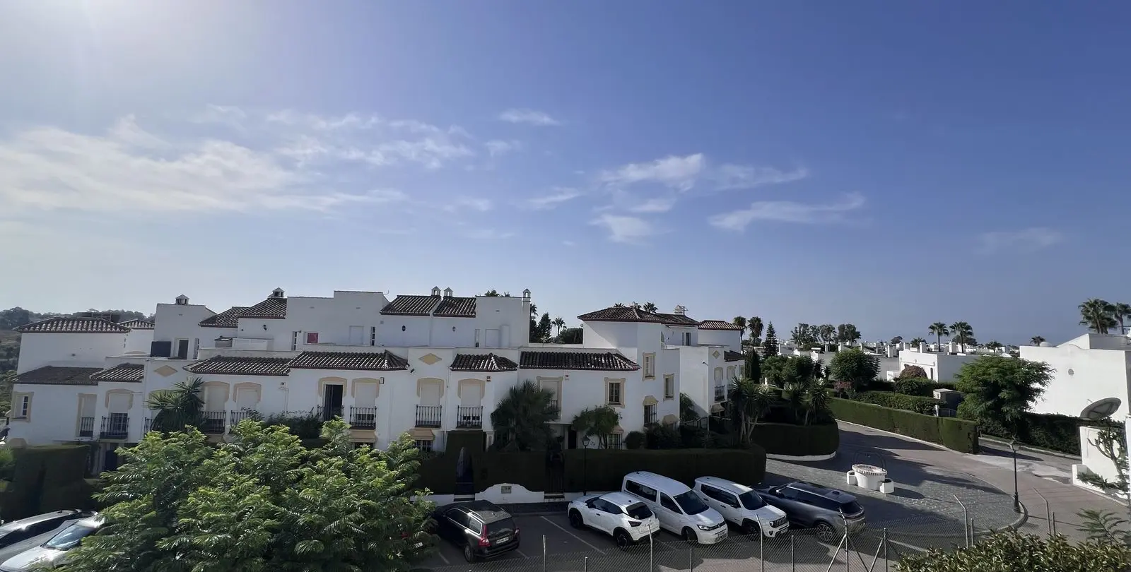 Продажа апартаментов на среднем этаже в Estepona 1