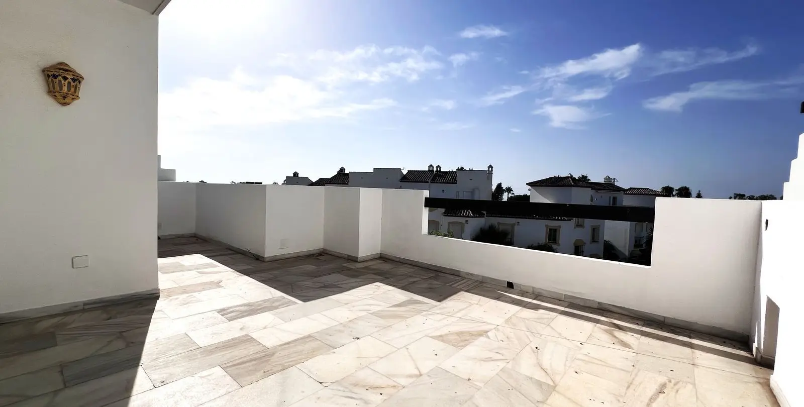 Продажа апартаментов на среднем этаже в Estepona 2