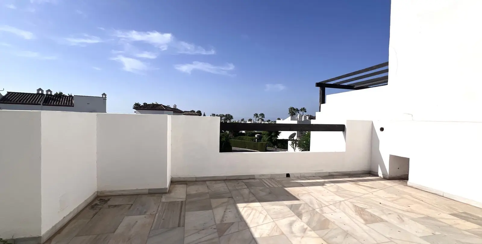 Продажа апартаментов на среднем этаже в Estepona 4