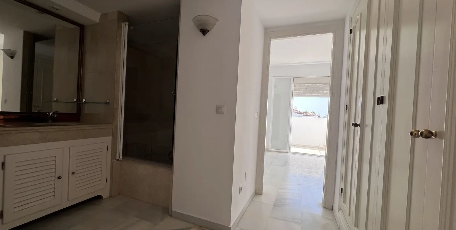Продажа апартаментов на среднем этаже в Estepona 17